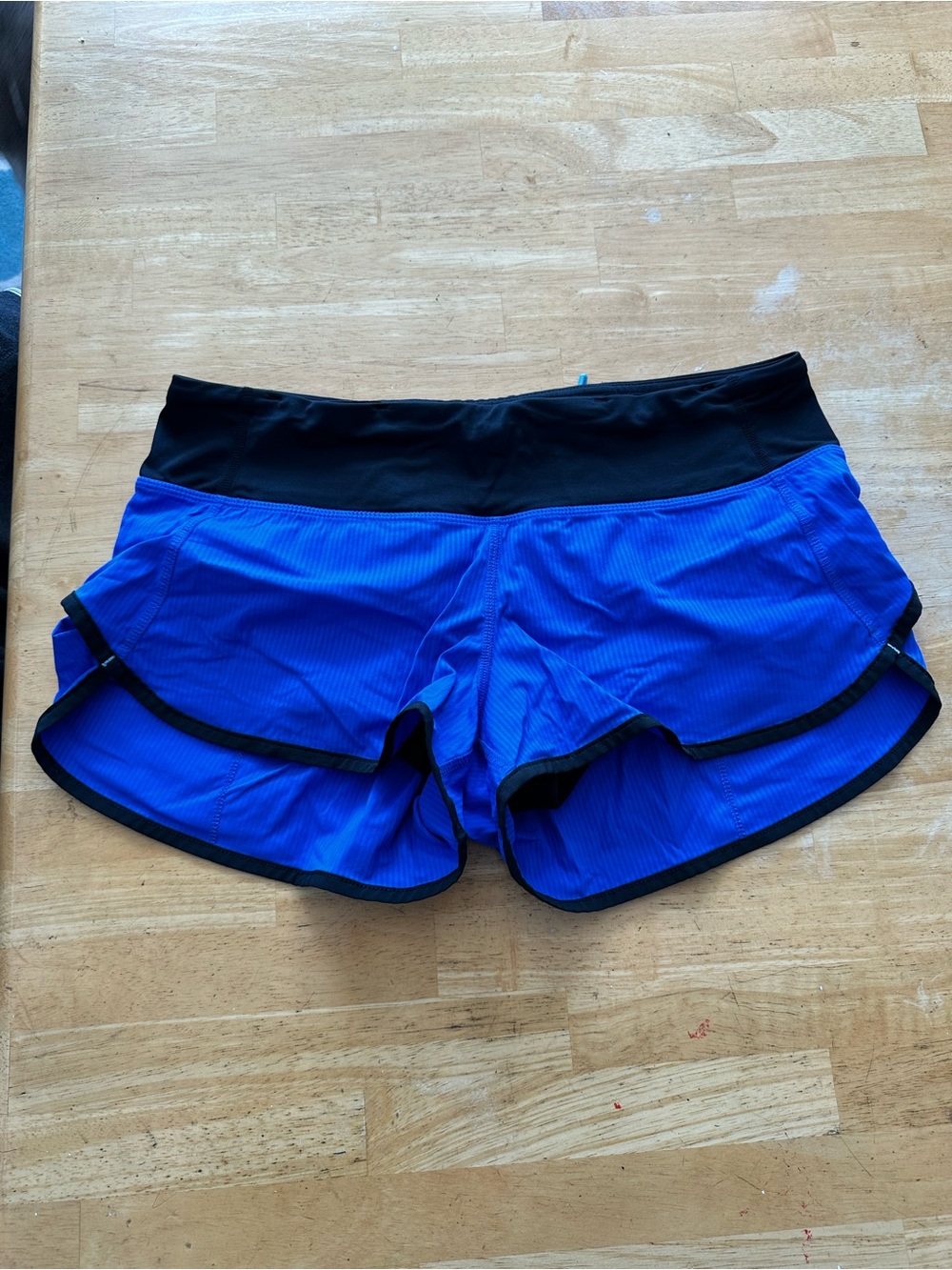 Lululemon shorts size 6